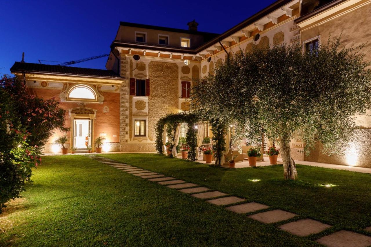 Villa Padovani Relais De Charme - Adults Only Pastrengo Exteriör bild