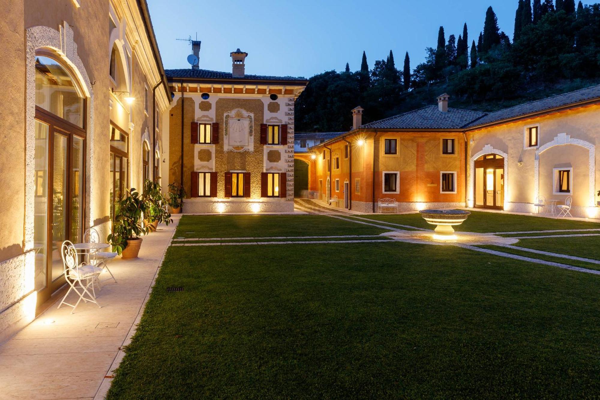 Villa Padovani Relais De Charme - Adults Only Pastrengo Exteriör bild