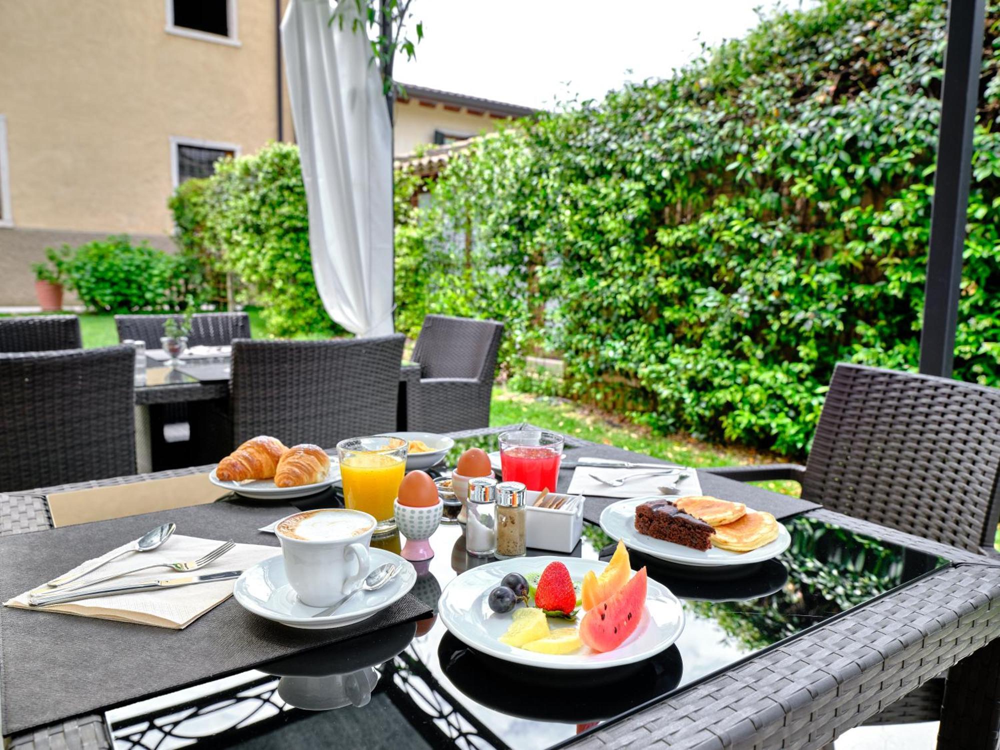 Villa Padovani Relais De Charme - Adults Only Pastrengo Exteriör bild