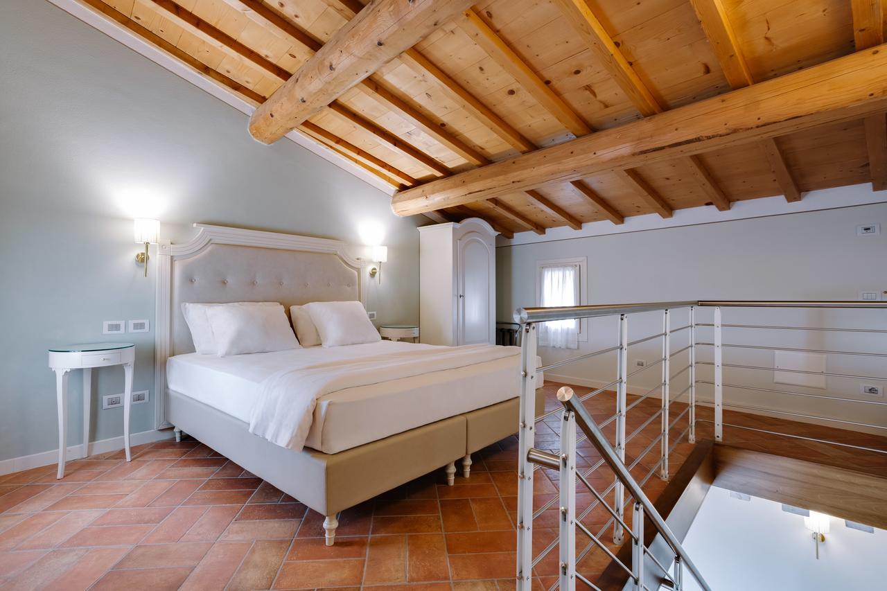Villa Padovani Relais De Charme - Adults Only Pastrengo Exteriör bild